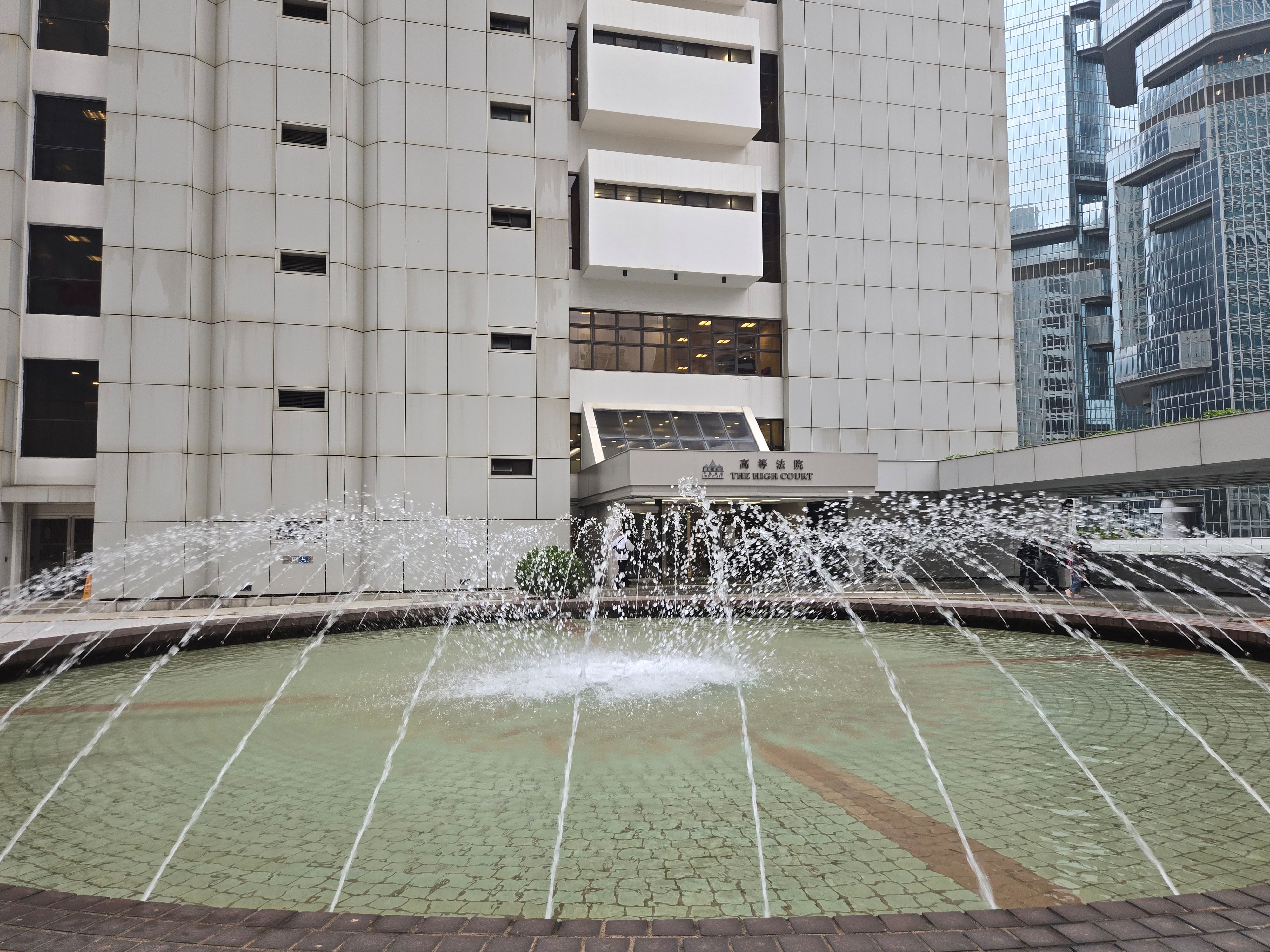假髮背後 - 大律師公會 3 (1st article) High Court.jpg