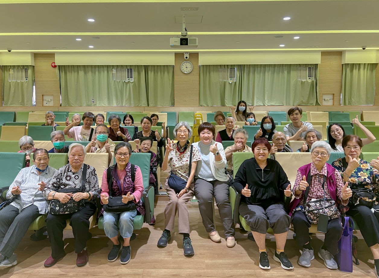 長者積極參與社交活動，保持心境開朗，有助維持大腦健康。.png
