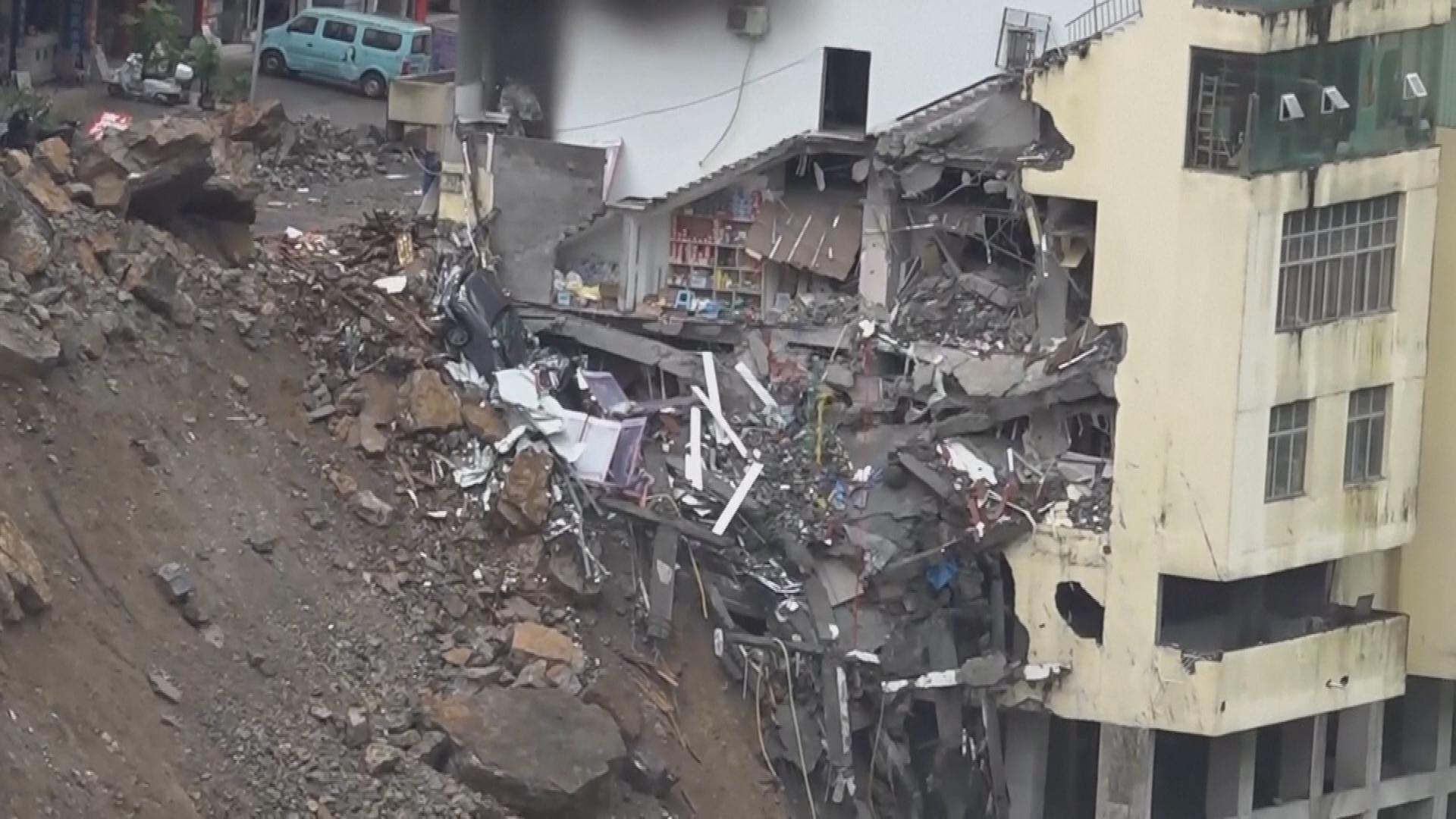Picture_J.CN.LANDSLIDE.FOLO-1830_001.jpg