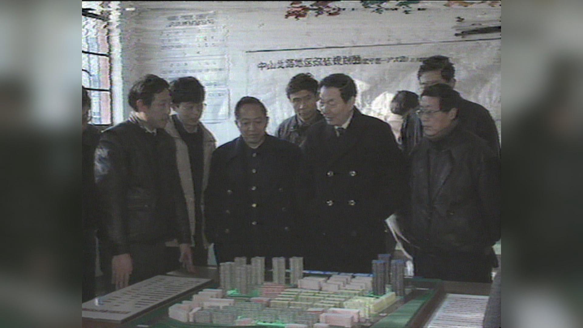 Picture_J.CN.ZHU.PROFILE-HOLD_001.jpg