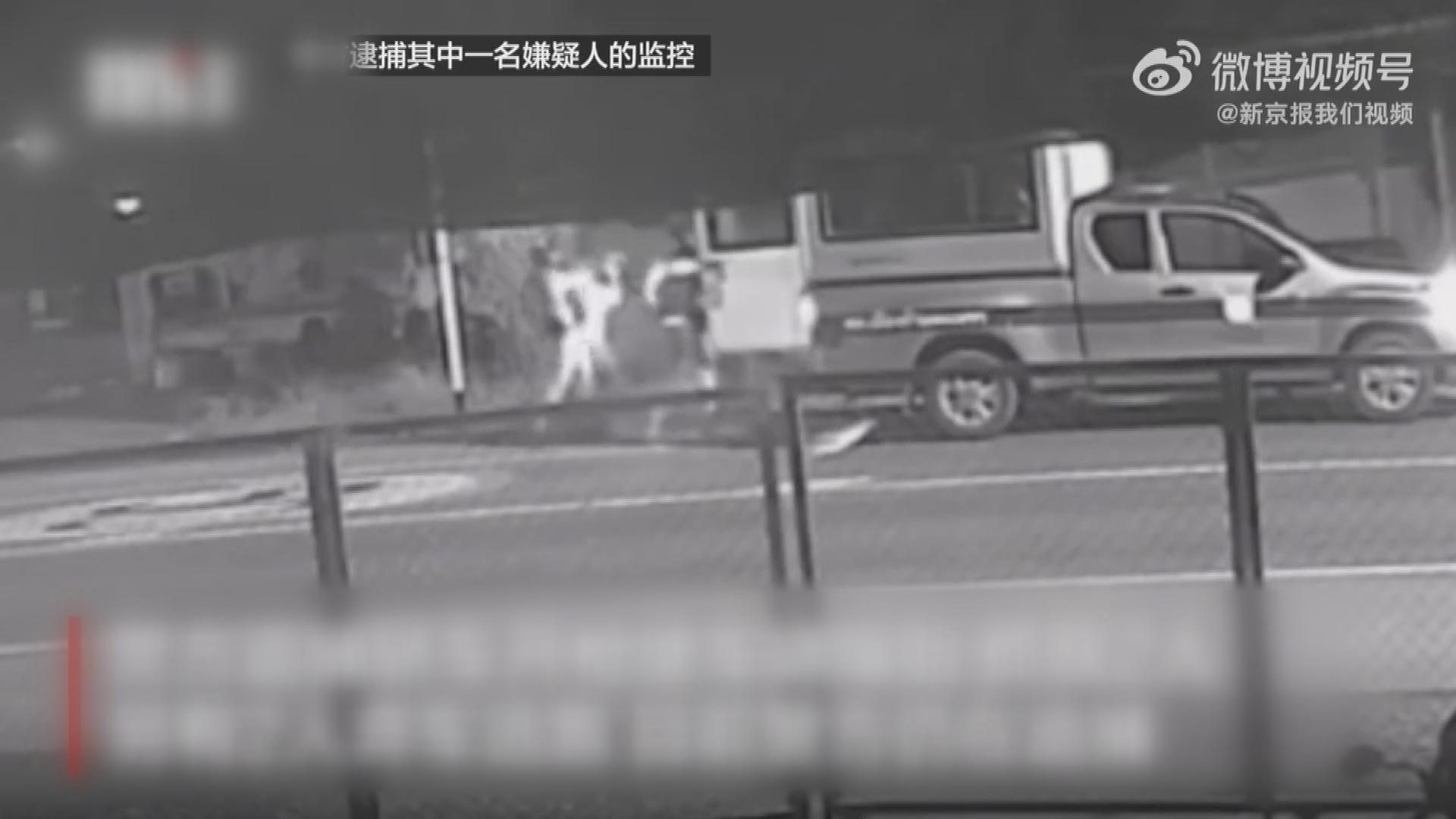 Picture_J.CN.ABDUCT-1300_004.jpg