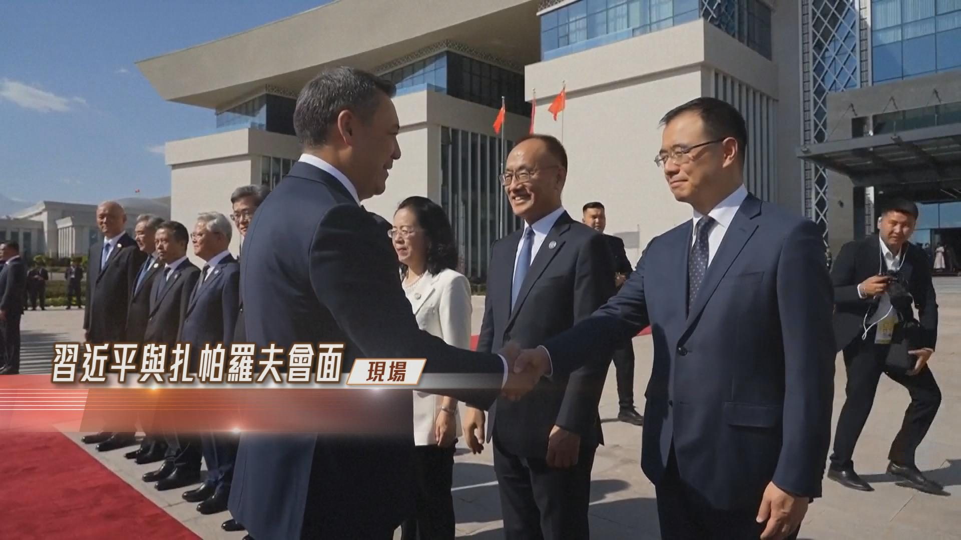 Picture_LIVE.XI.ZHAPAROV-HOLD_002.jpg