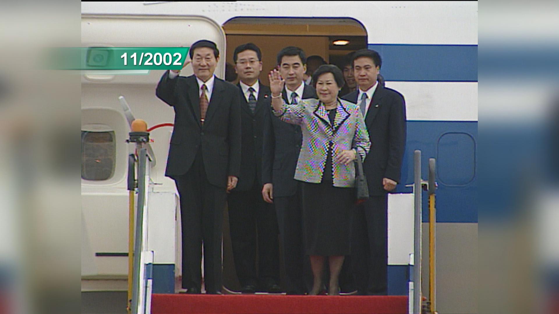 Picture_J.CN.ZHU.PROFILE-HOLD_003.jpg