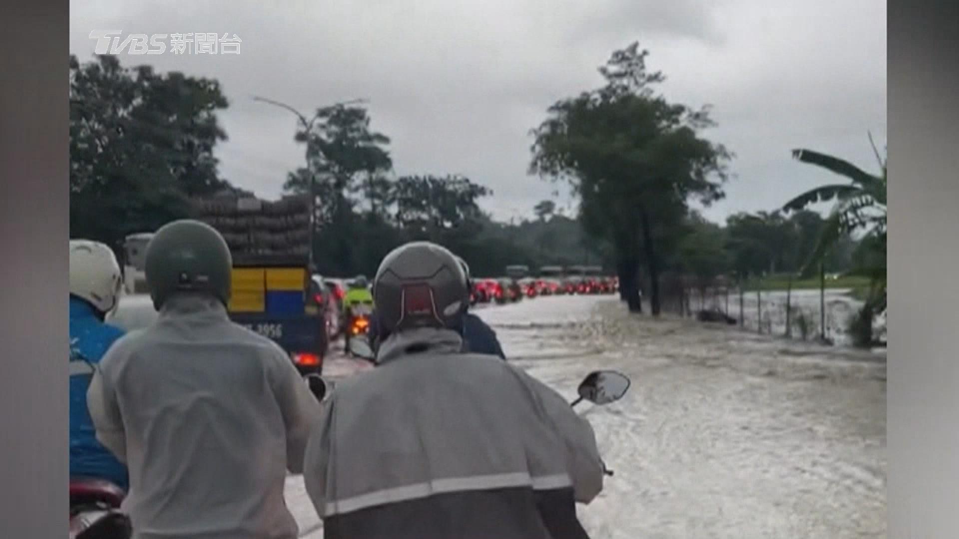 Picture_J.TW.RAIN-1230_003.jpg