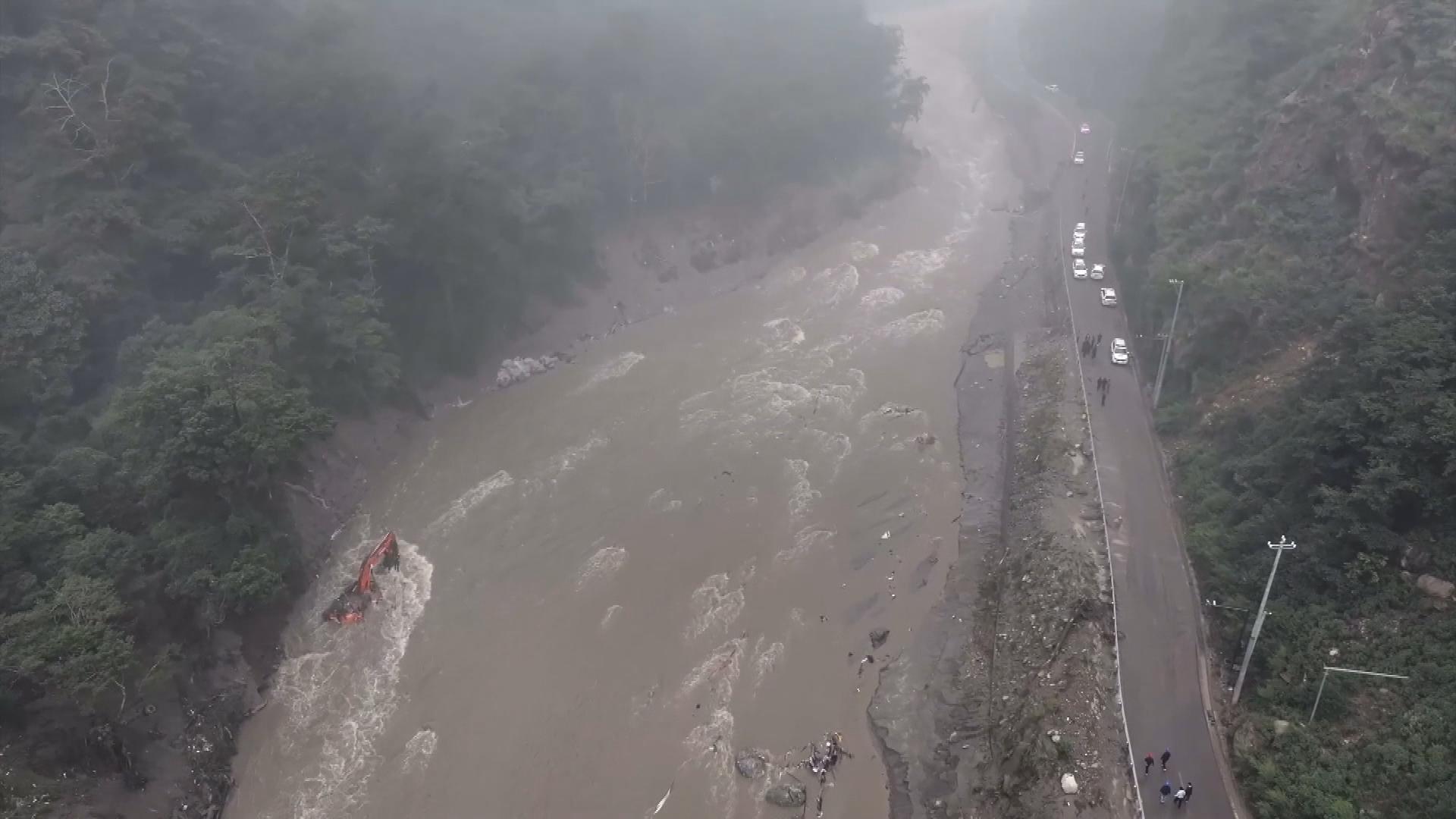 Picture_J.CN.MUDSLIDE.FOLO-1300.jpg